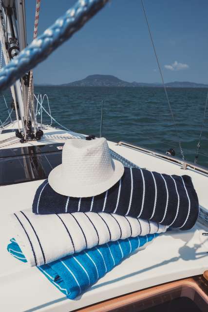 BEACH STRIPED TOWEL