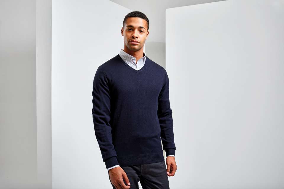 'ESSENTIAL' ACRYLIC MEN'S V-NECK SWEATER